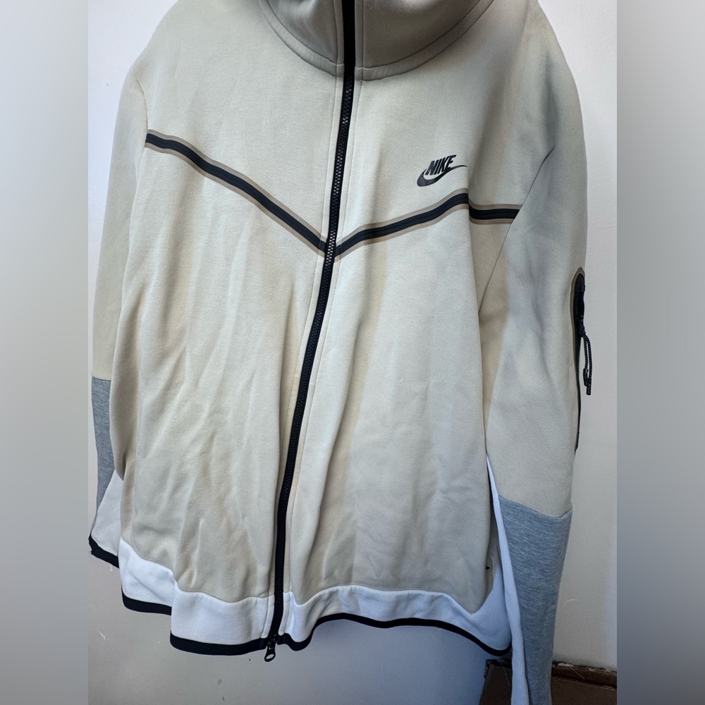 Beige Nike Tech